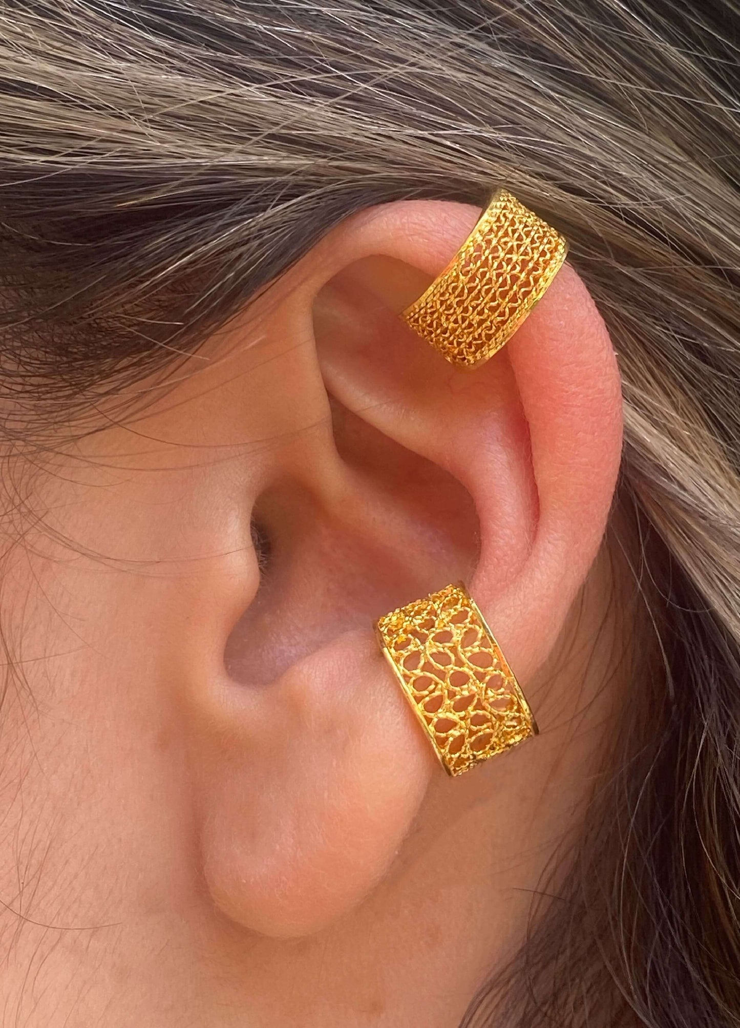 Earcuff Rectangular de Caracolas en baño de Oro 24 K